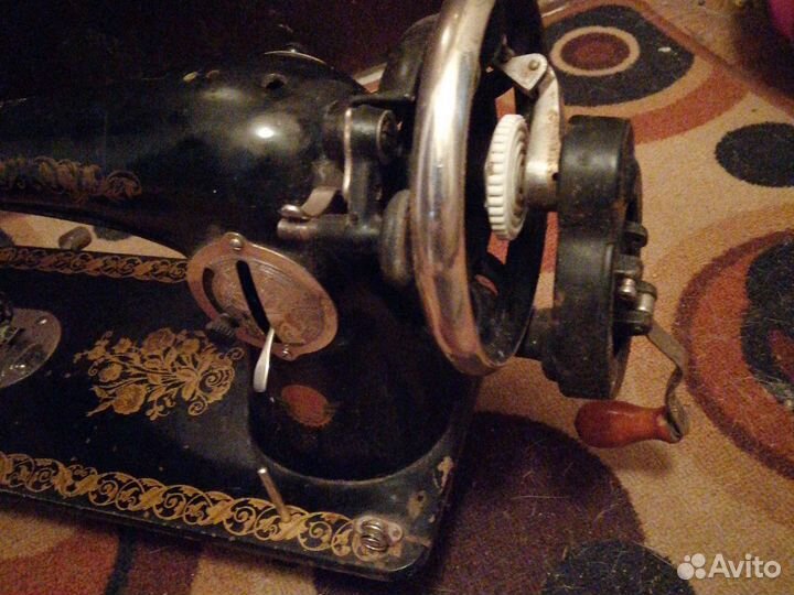 Машина швейная