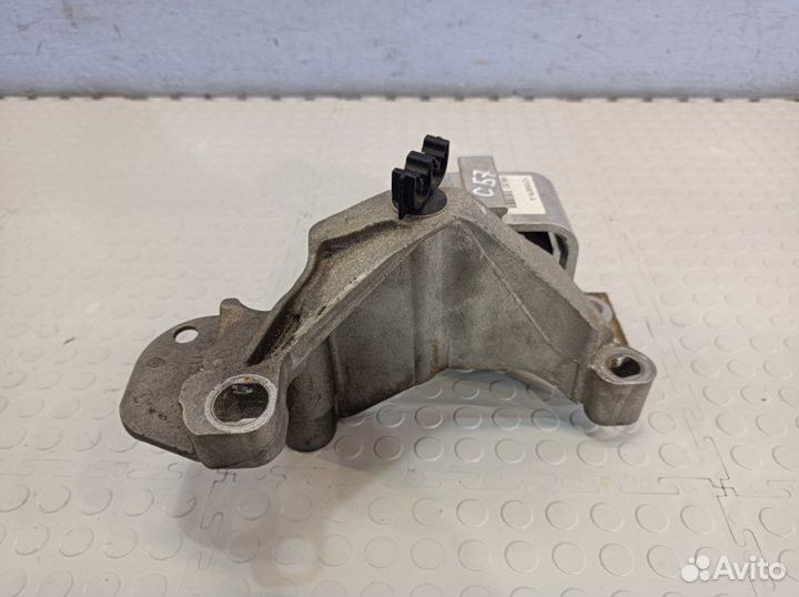 Опора двигателя правая Renault Sandero Stepway 2