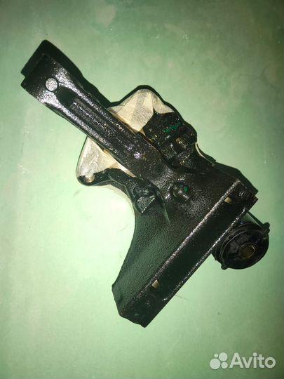 Кулак поворотный задний левый RX 300
