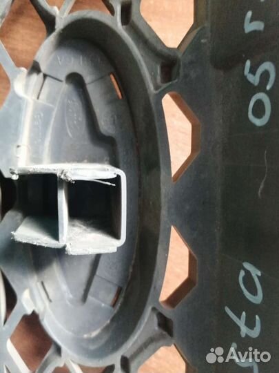 Решетка радиатора Ford fiesta, 2005г