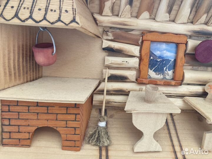 Резное панно из дерева инсталляция