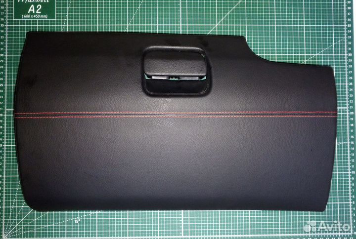 Крышка вещевого ящика в коже Нива Легенд