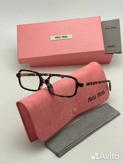 Солнцезащитные очки miu miu