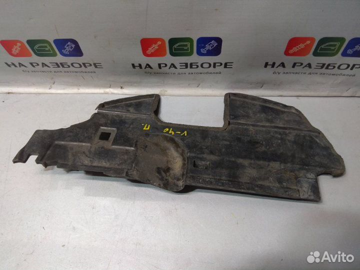 Дефлектор радиатора правый Toyota Camry V40