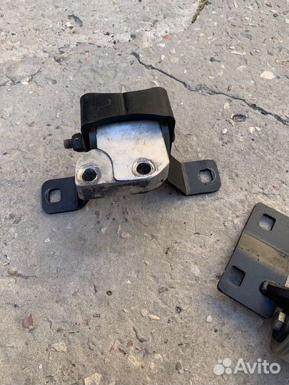 Усилинная опора двигателя и кпп мазда 3 бк мпс