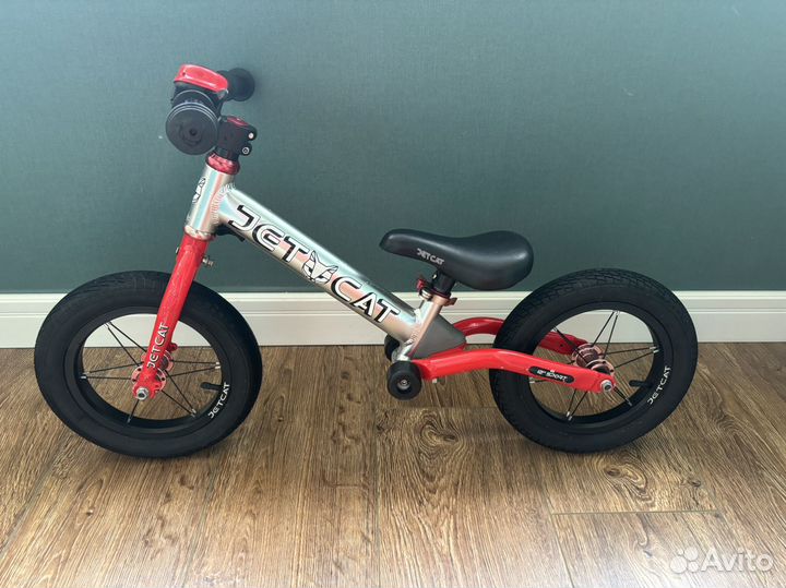 Беговел jetcat freestyle 12