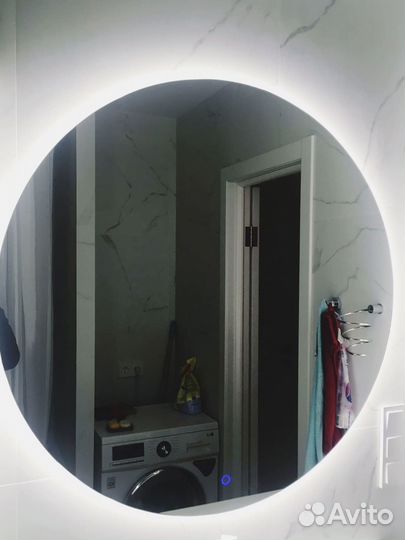 Полукруглое зеркало с подсветкой