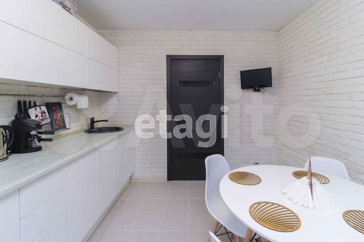 2-к. квартира, 68,6 м², 1/9 эт.