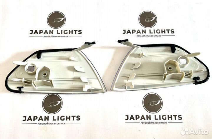 Поворотники светлые передние Toyota Mark 2 JZX100
