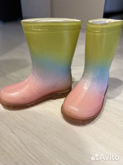 Резиновые сапожки для девочки