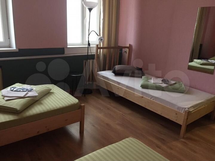 Комната 20 м² в 5-к., 4/4 эт.