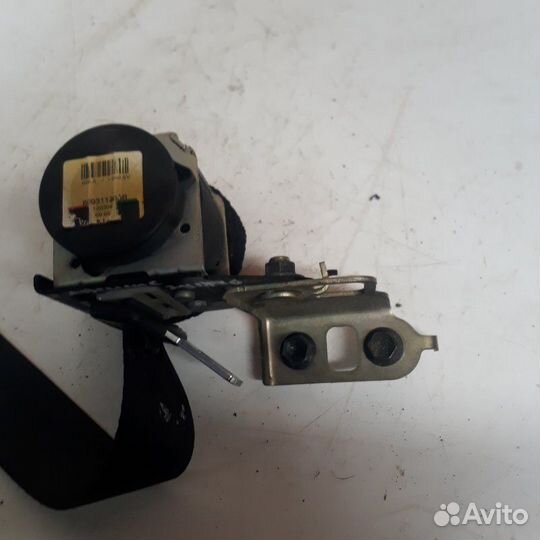 Ремень безопасности задний правый Toyota Avensis