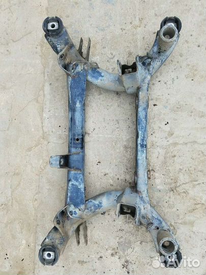 Подрамник задний бмв е38