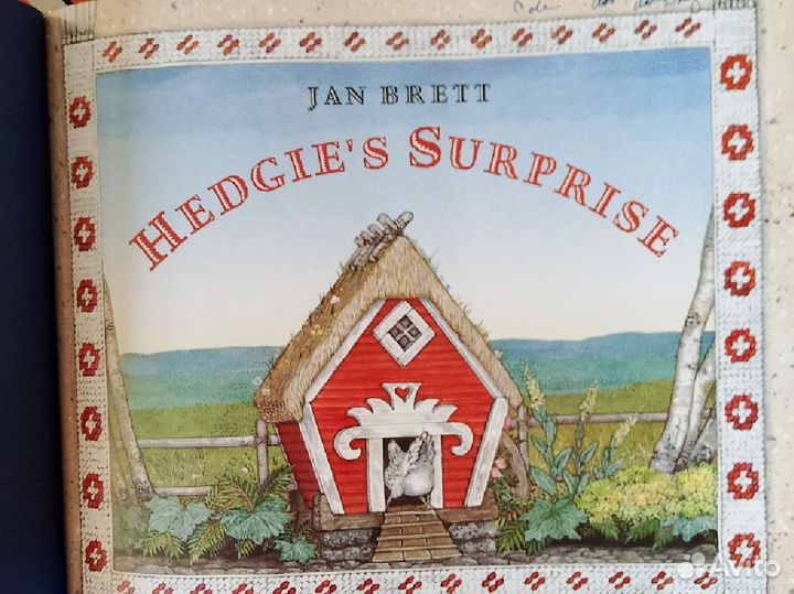 Книга детская. Jan Brett. Hedgie s Surprise