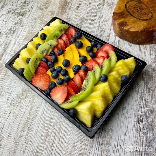 Ассорти из Экзотических фруктов с Манго