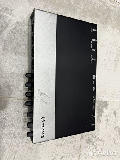 Звуковая карта / аудиоинтерфейс Steinberg UR44