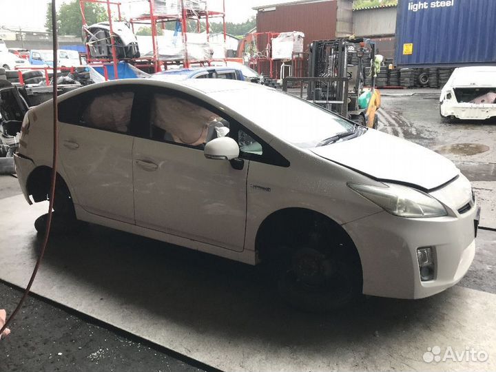 Привод Toyota Prius ZVW30 (Переднее Левое)