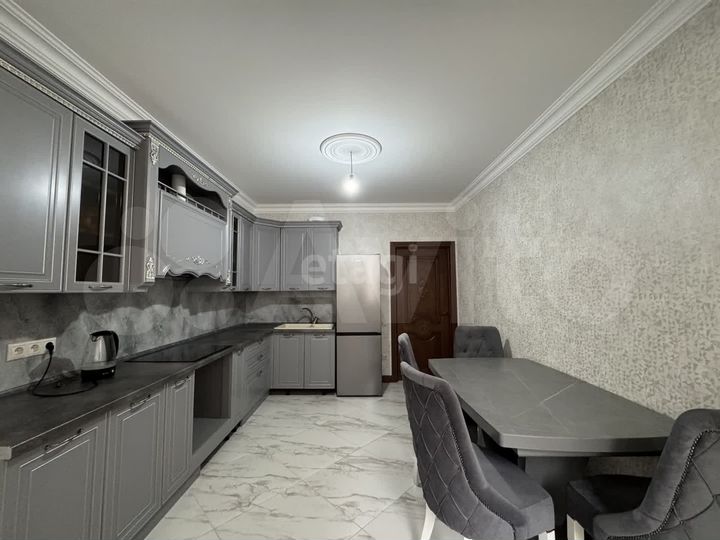 2-к. квартира, 60 м², 4/10 эт.