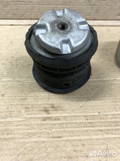 Подушка двс W203 C203 Mercedes
