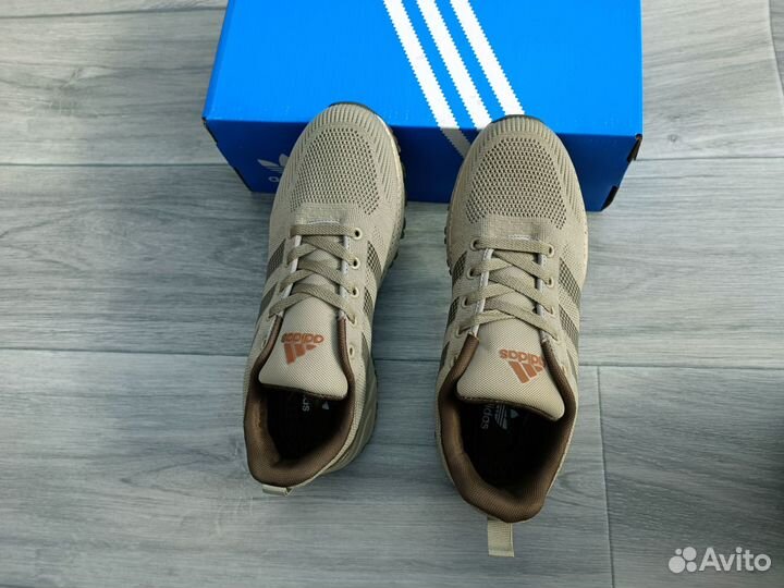 Кроссовки женские