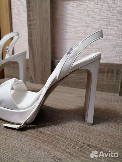 Босоножки женские 39-40 размер на каблуке