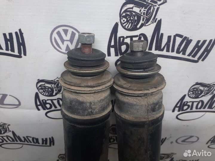 Амортизатор задний Toyota Auris 1ZR 2008