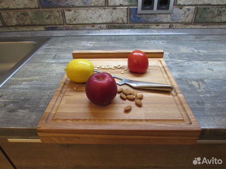 Разделочная доска с 2 упорами 30*32см из массива
