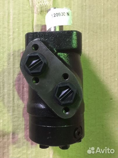 Гидромотор привода ленты на Macdon