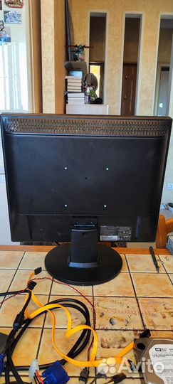 Монитор Philips 19 дюймов VGA