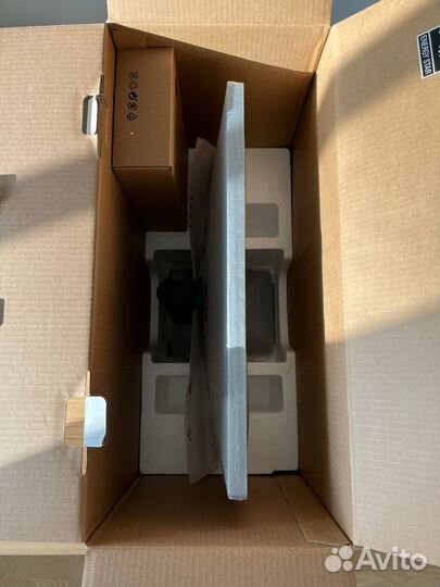 LG UltraFine 4K, Монитор 21.5