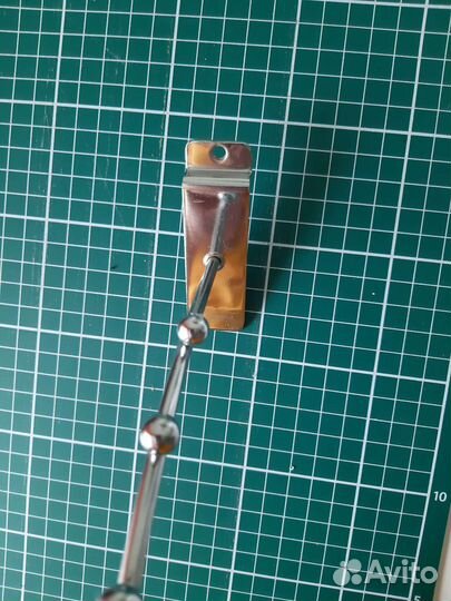 Вешалка кранштейн для одежды настенная