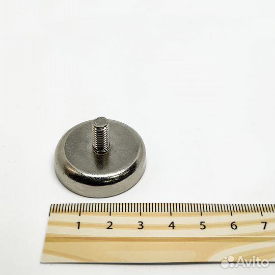 Магнит с винтом С32 (D32-h8-М6)