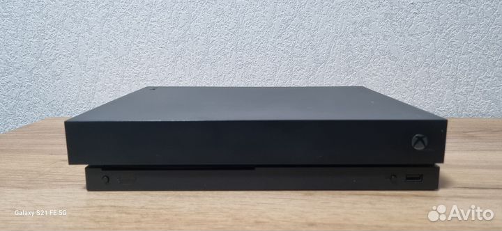 Xbox one x 1tb