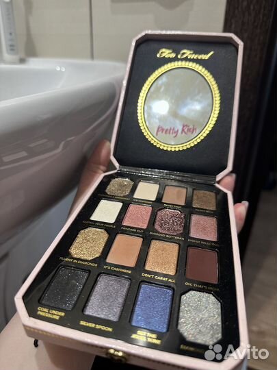 Палетка теней too faced