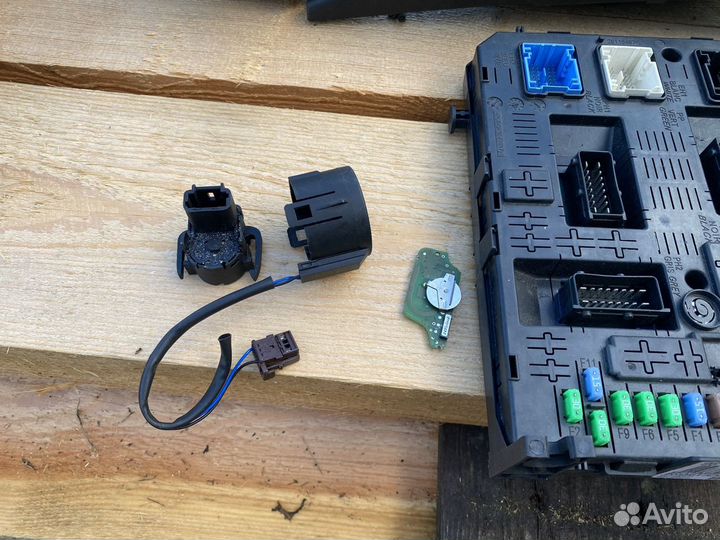 Запчасти на peugeot 3008