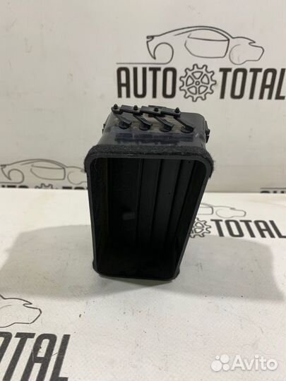 Дефлектор воздуховода левый Mitsubishi Lancer 10