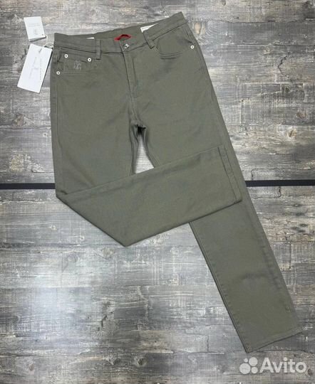 Элегантные джинсы для динамичных людей