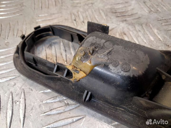 Ручка левая внутренняя Golf IV