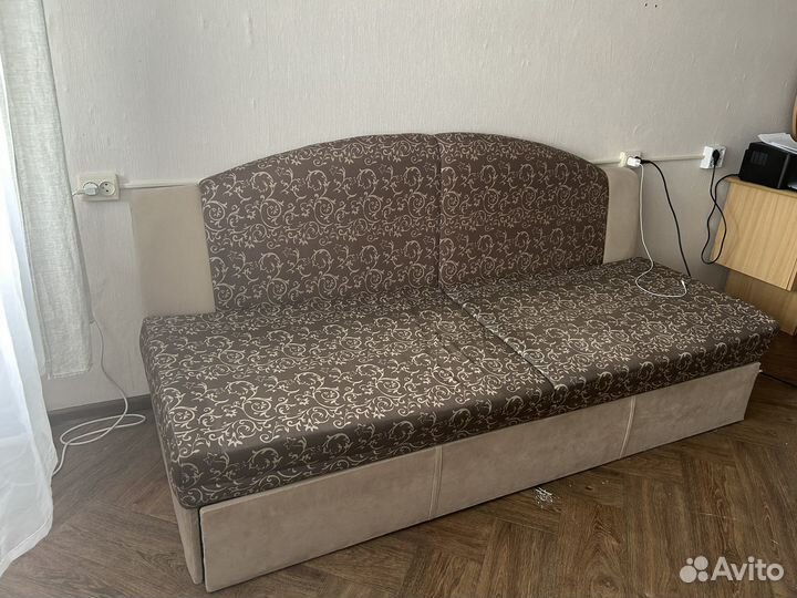 Диван