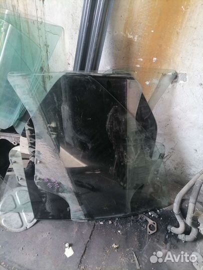 Стекло двери Renault Logan 1