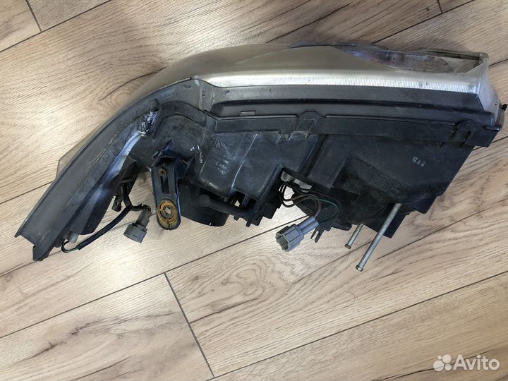 Фара левая nissan bassara