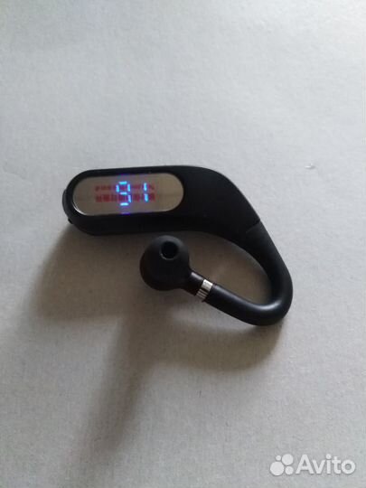 Bluetooth наушник с процентами