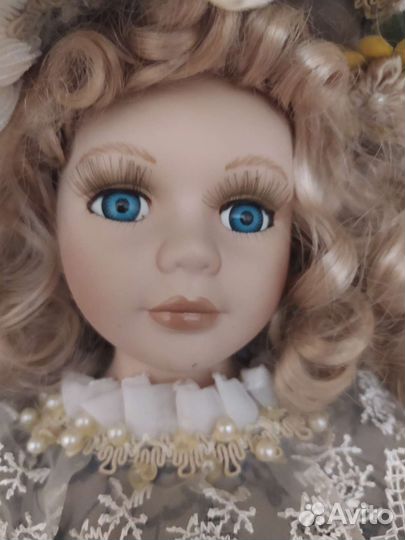 Кукла фарфоровая большая