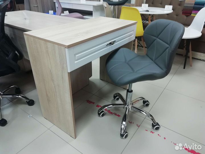 Стол для ноутбука