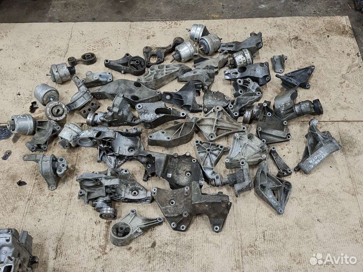 Кронштейн крепление двигателя Opel Vectra B