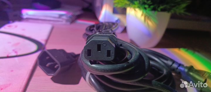 Кабели питания, удленнители, и другие провода