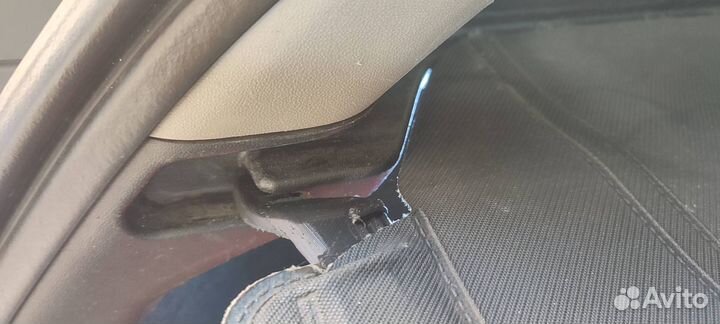 Крепление шторки салона багажника Kia Ceed