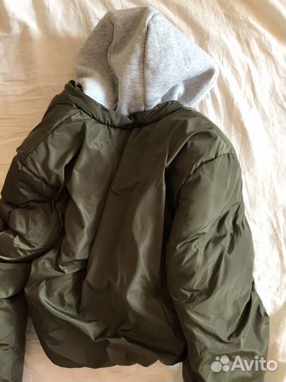 Бомбер куртка