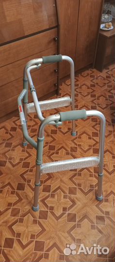 Ходунки для инвалидов и пожилых людей