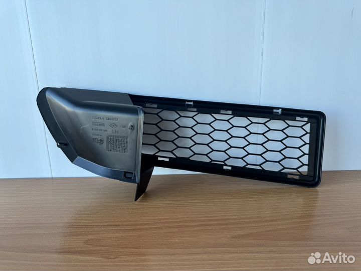 Решетка бампера нижняя левая Renault Logan 1 (2005